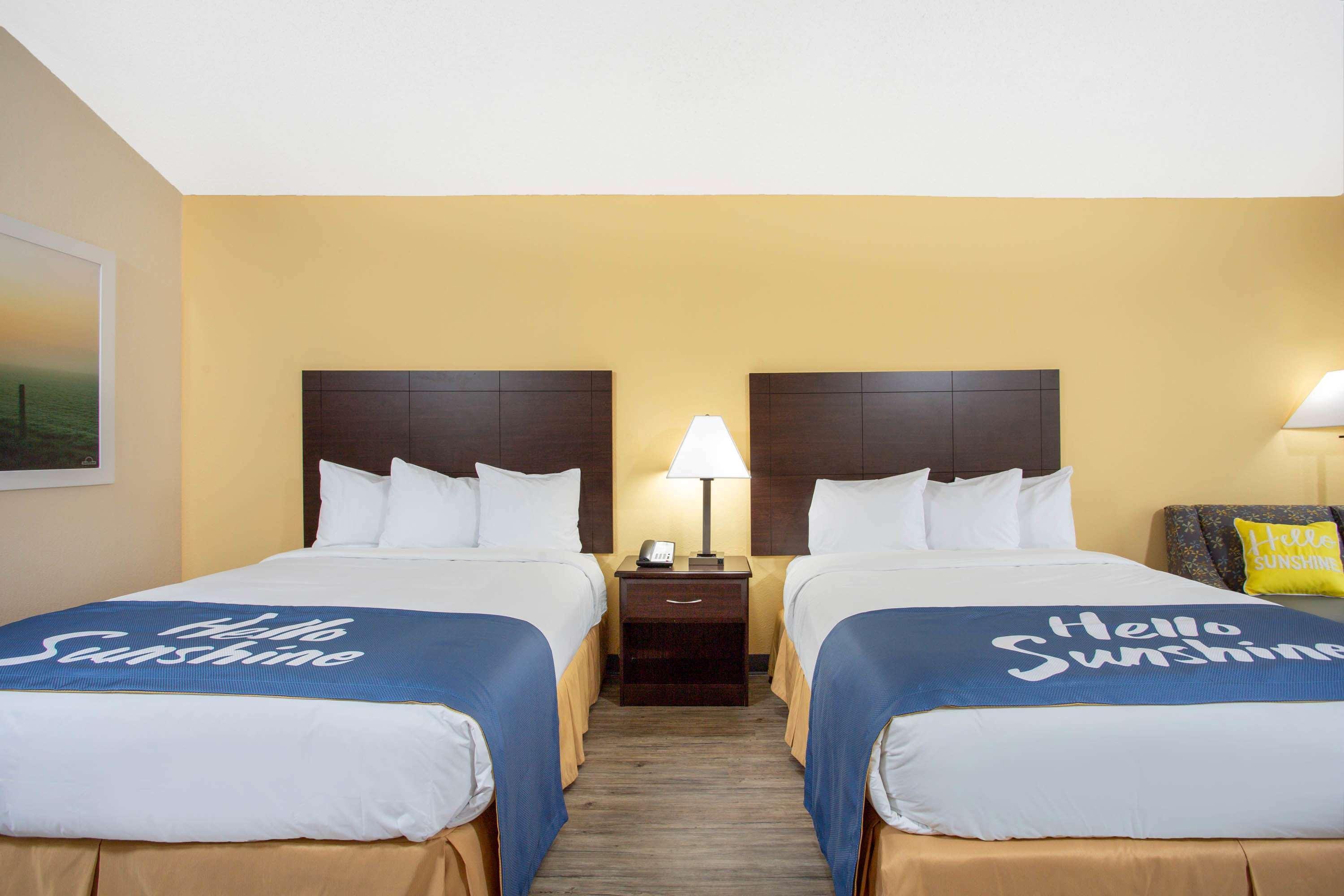 Days Inn By Wyndham Lake City Exterior photo