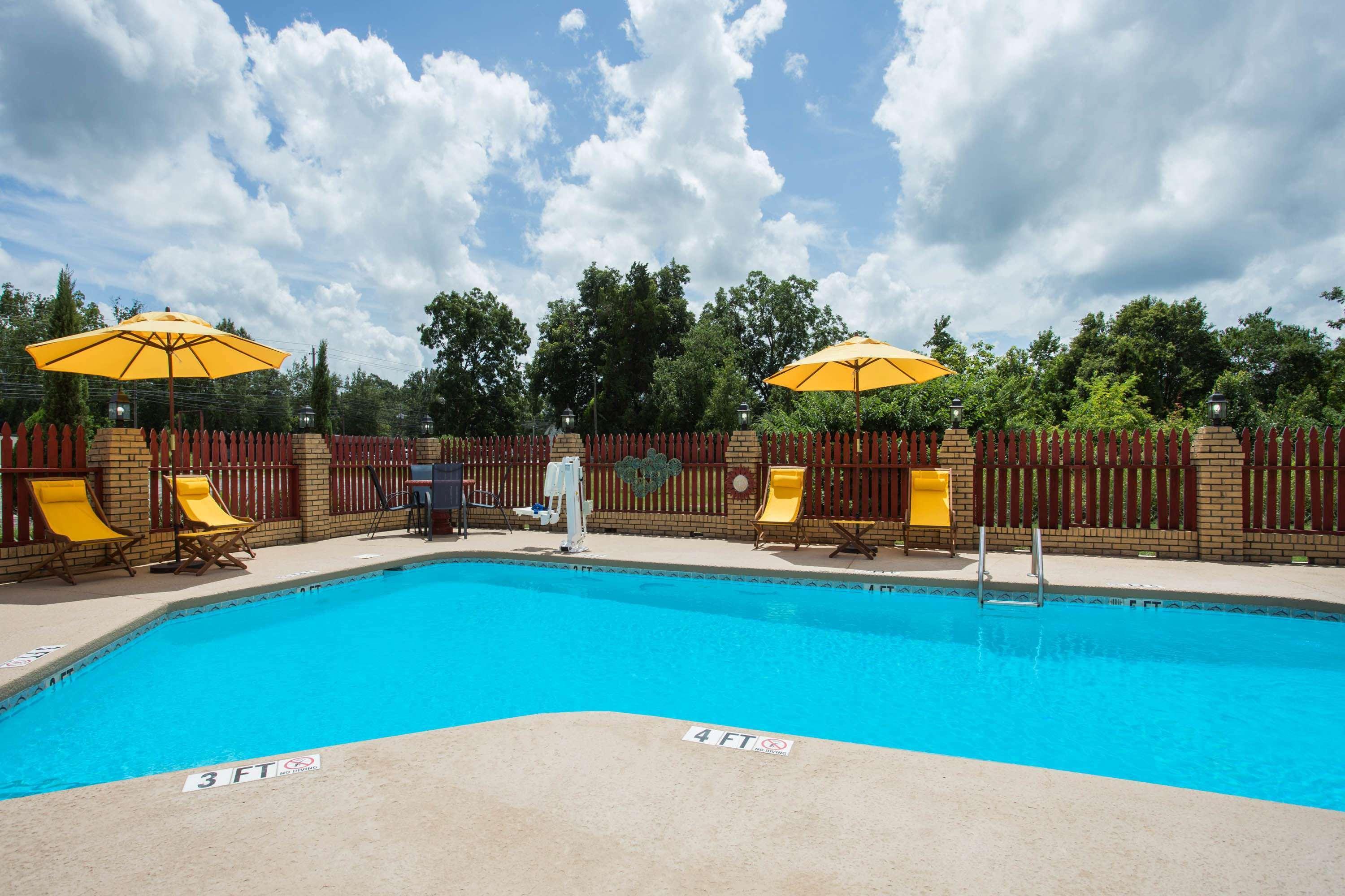 Days Inn By Wyndham Lake City Exterior photo