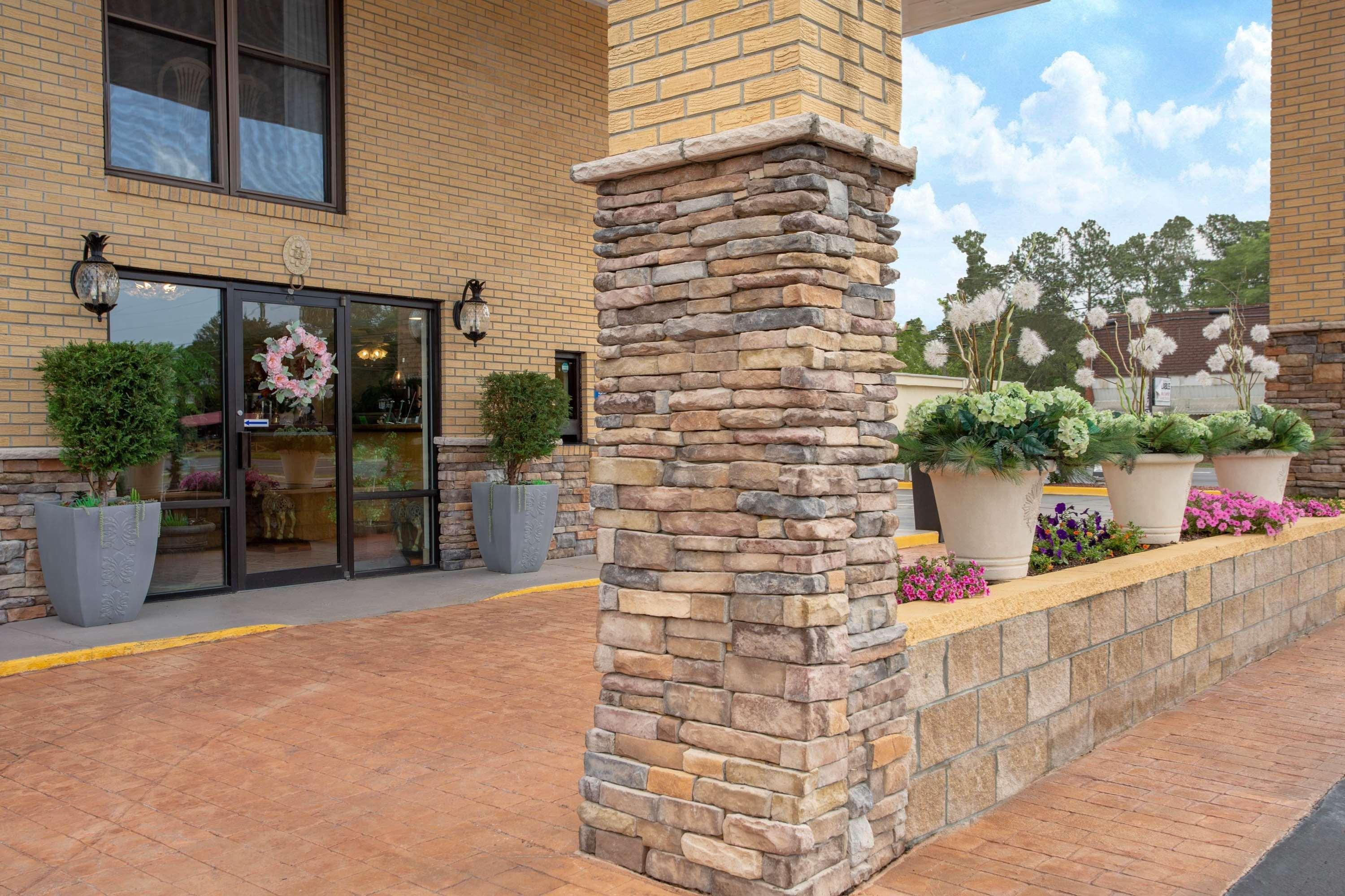 Days Inn By Wyndham Lake City Exterior photo
