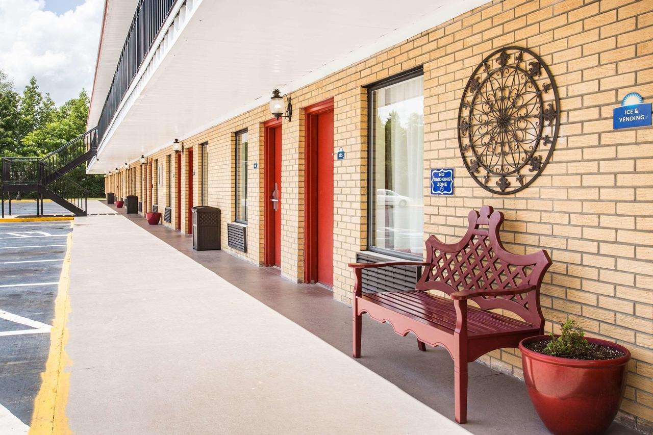 Days Inn By Wyndham Lake City Exterior photo